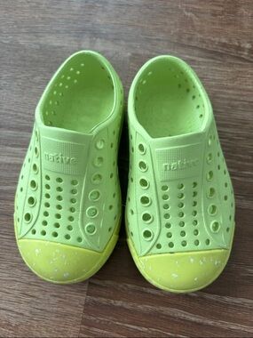Native Kids Slip-On Water Shoes in Bright Lime - Child 5